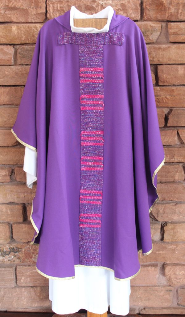 Casula sacerdotal roxa