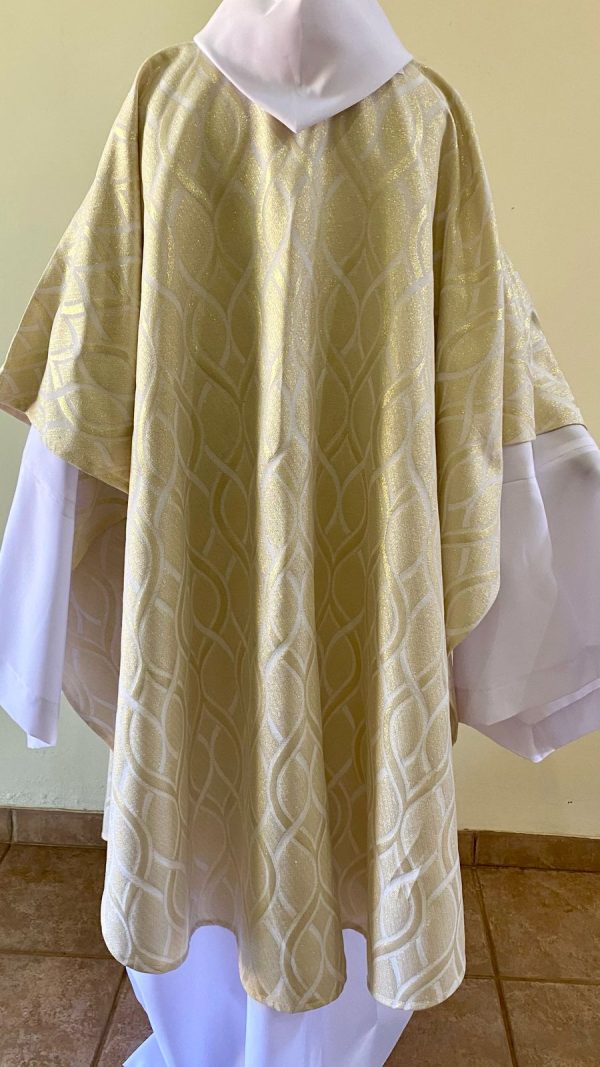 Casula sacerdotal branca